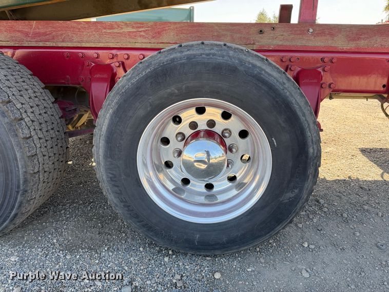 image for item EA0032 2014 Freightliner Cascadia dump truck
