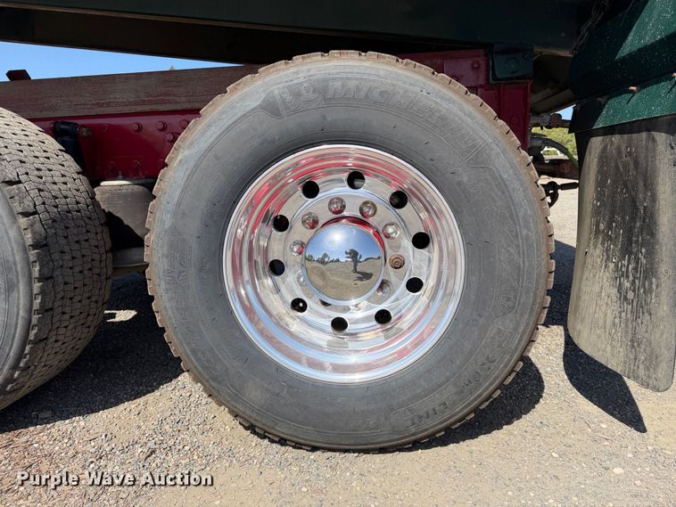 image for item EA0032 2014 Freightliner Cascadia dump truck