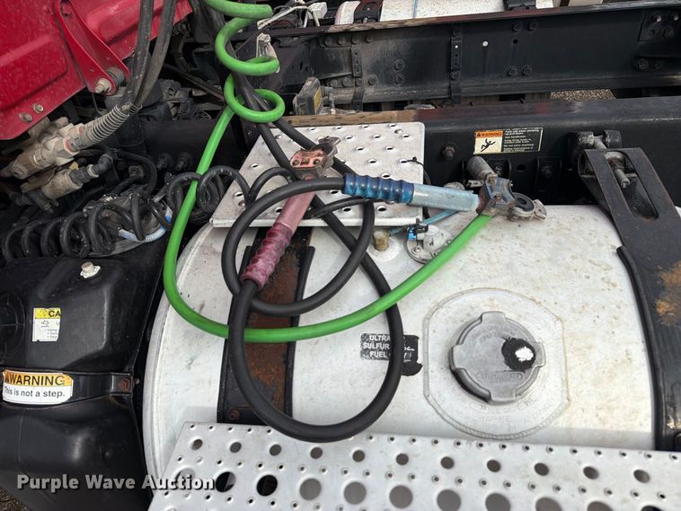 image for item EA7389 2016 Freightliner Cascadia semi truck