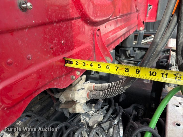 image for item EA7389 2016 Freightliner Cascadia semi truck