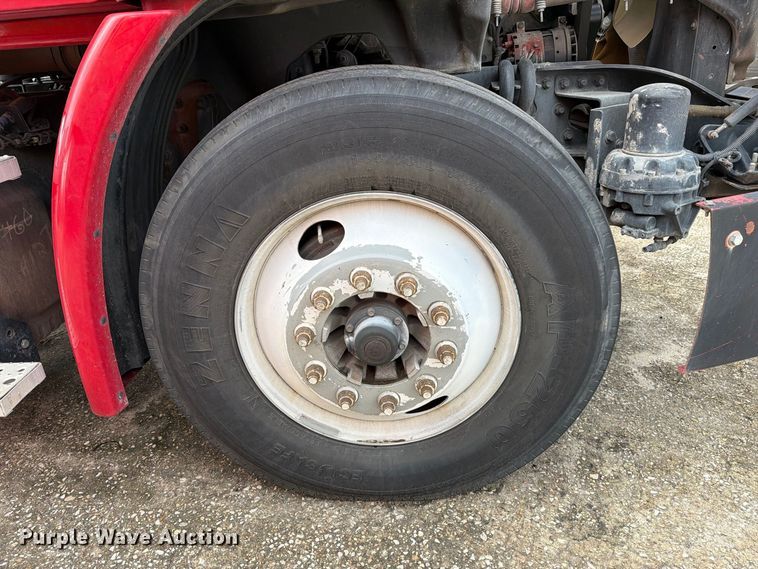 image for item EA7389 2016 Freightliner Cascadia semi truck