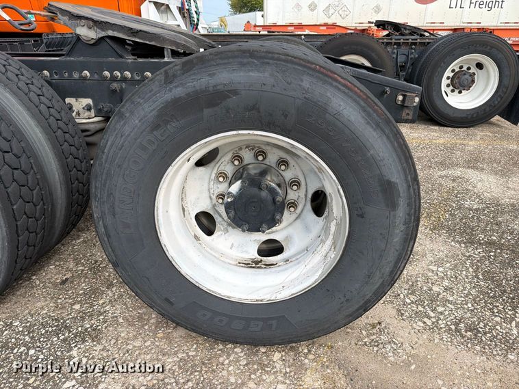 image for item EA7389 2016 Freightliner Cascadia semi truck