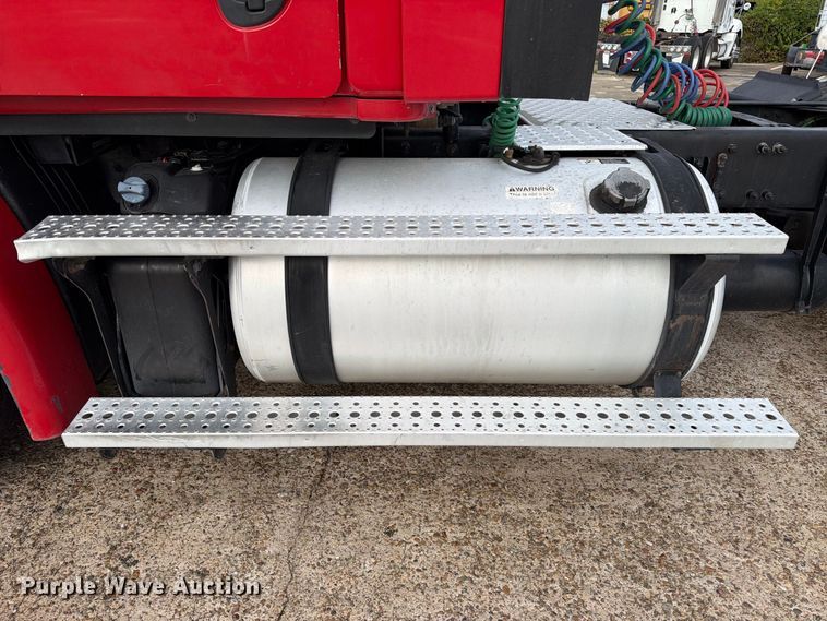 image for item EA7390 2015 Freightliner Cascadia semi truck