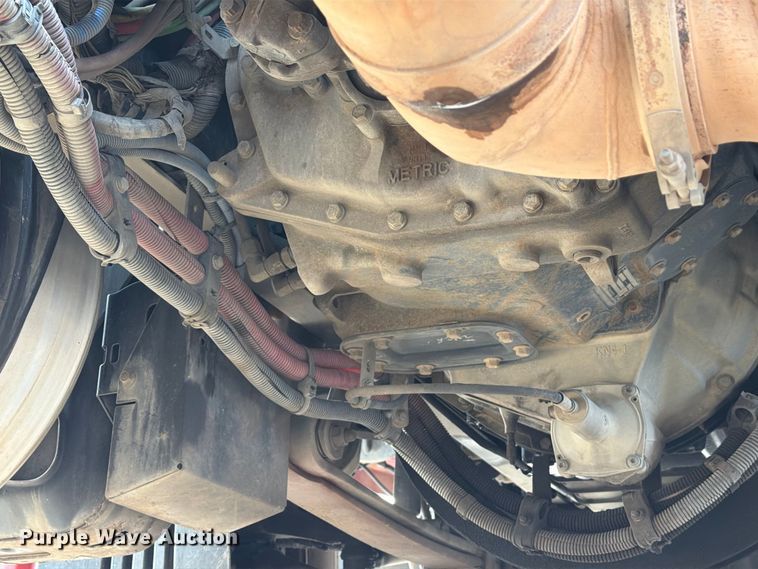 image for item EA7390 2015 Freightliner Cascadia semi truck
