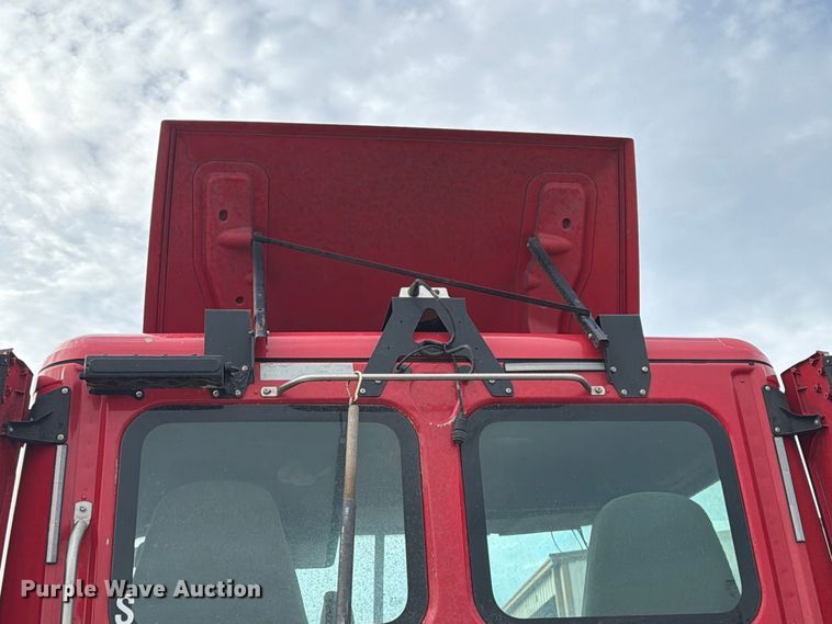 image for item EA7390 2015 Freightliner Cascadia semi truck