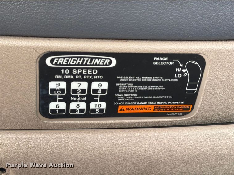 image for item EA7390 2015 Freightliner Cascadia semi truck