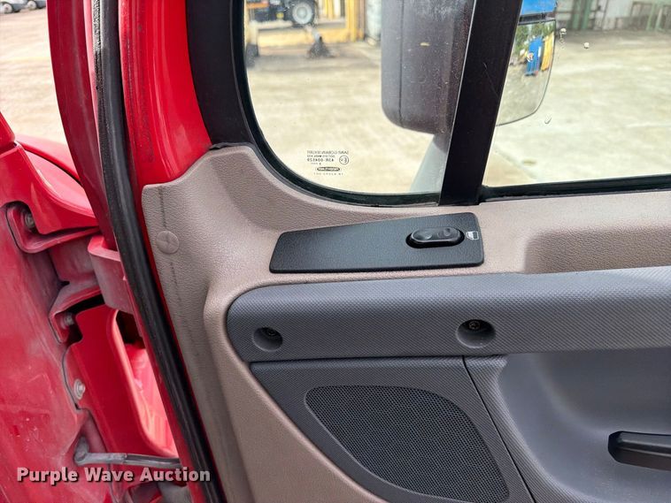 image for item EA7390 2015 Freightliner Cascadia semi truck