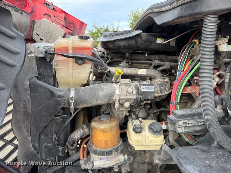 image for item EA7390 2015 Freightliner Cascadia semi truck