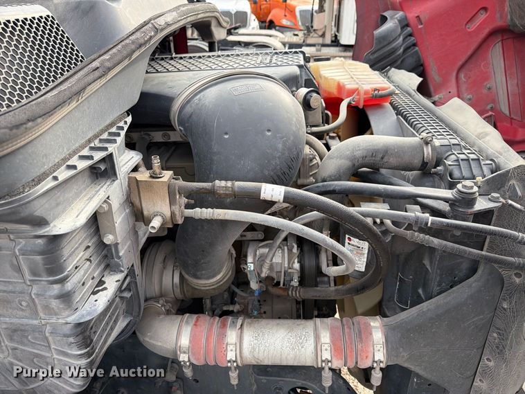 image for item EA7390 2015 Freightliner Cascadia semi truck