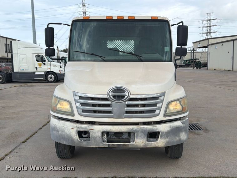 image for item EA7391 2008 Hino 185 flatbed truck