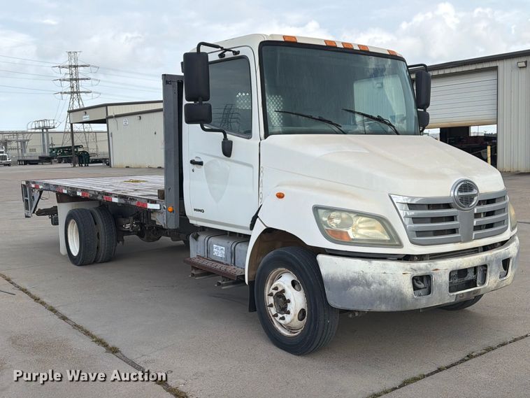 image for item EA7391 2008 Hino 185 flatbed truck