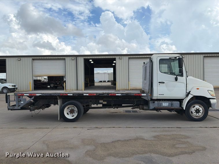 image for item EA7391 2008 Hino 185 flatbed truck