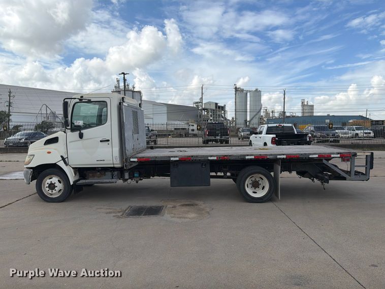 image for item EA7391 2008 Hino 185 flatbed truck