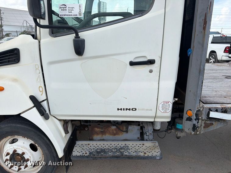 image for item EA7391 2008 Hino 185 flatbed truck