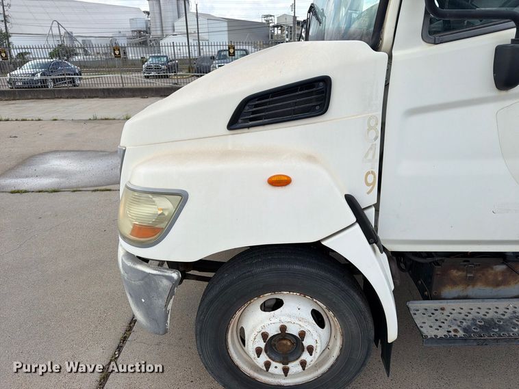 image for item EA7391 2008 Hino 185 flatbed truck