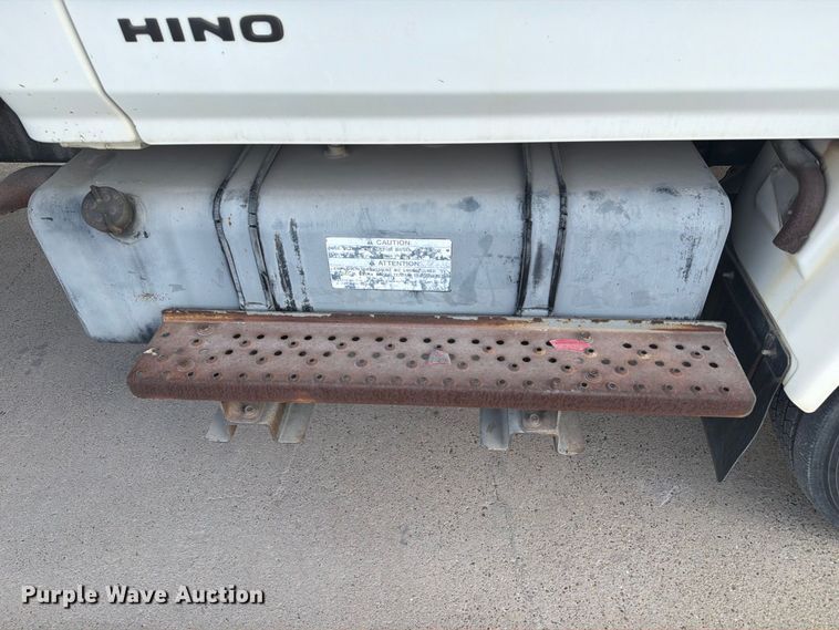 image for item EA7391 2008 Hino 185 flatbed truck