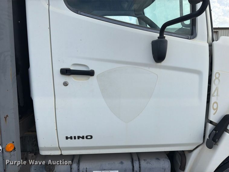 image for item EA7391 2008 Hino 185 flatbed truck