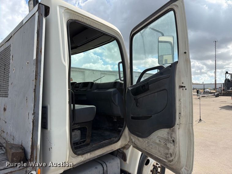 image for item EA7391 2008 Hino 185 flatbed truck