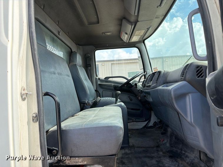 image for item EA7391 2008 Hino 185 flatbed truck