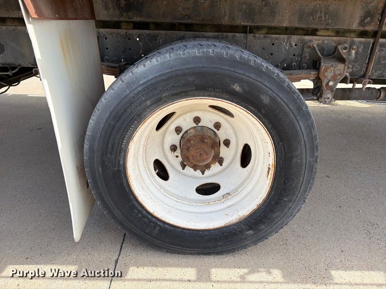 image for item EA7391 2008 Hino 185 flatbed truck
