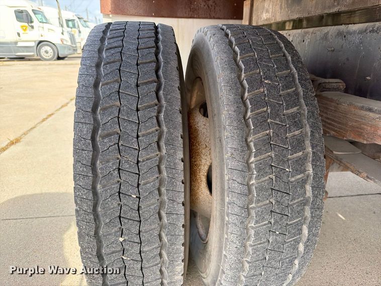 image for item EA7391 2008 Hino 185 flatbed truck