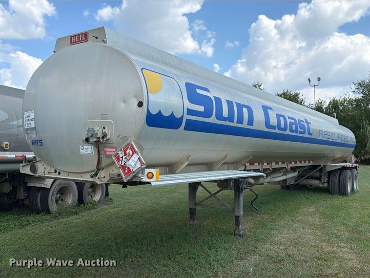 image for item EA7396 2001 Heil Trailer International fuel trailer