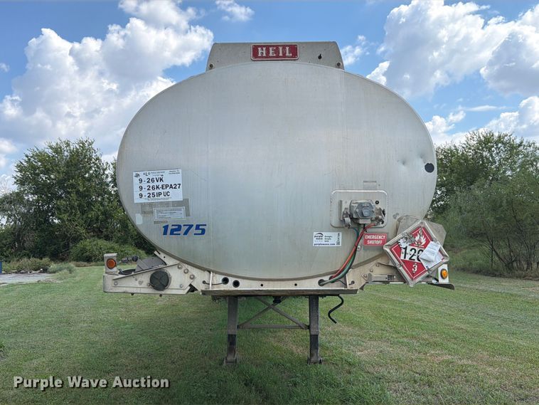 image for item EA7396 2001 Heil Trailer International fuel trailer