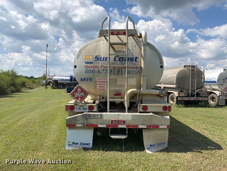 image for item EA7396 2001 Heil Trailer International fuel trailer