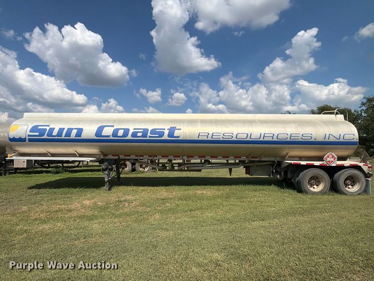 image for item EA7396 2001 Heil Trailer International fuel trailer