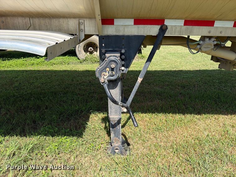 image for item EA7396 2001 Heil Trailer International fuel trailer