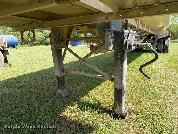 image for item EA7396 2001 Heil Trailer International fuel trailer