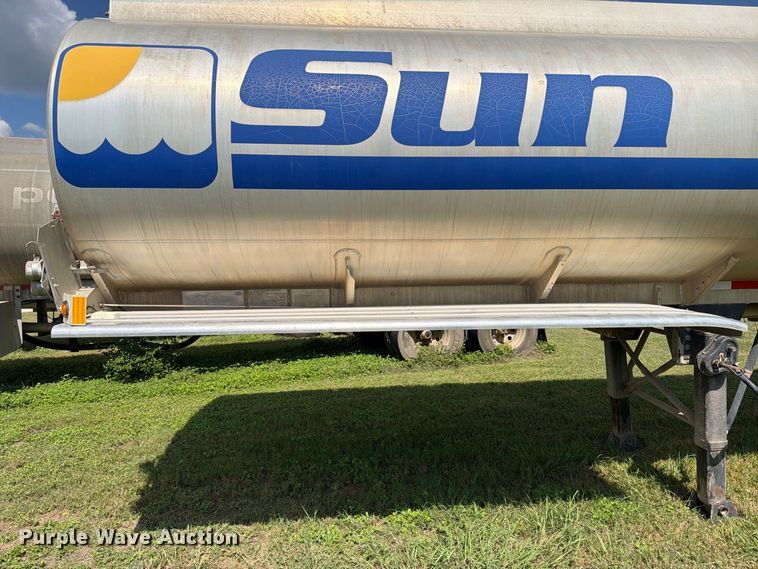 image for item EA7396 2001 Heil Trailer International fuel trailer