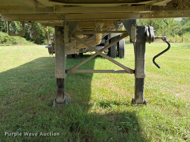 image for item EA7396 2001 Heil Trailer International fuel trailer