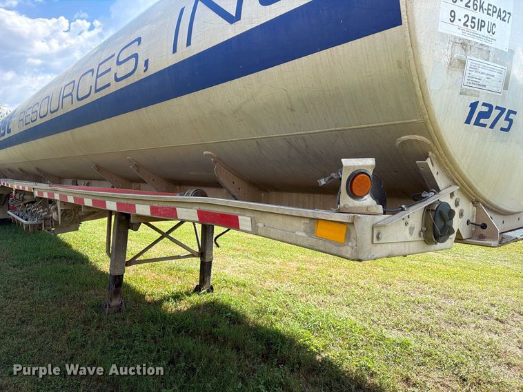 image for item EA7396 2001 Heil Trailer International fuel trailer