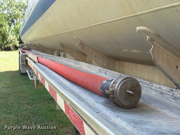 image for item EA7396 2001 Heil Trailer International fuel trailer