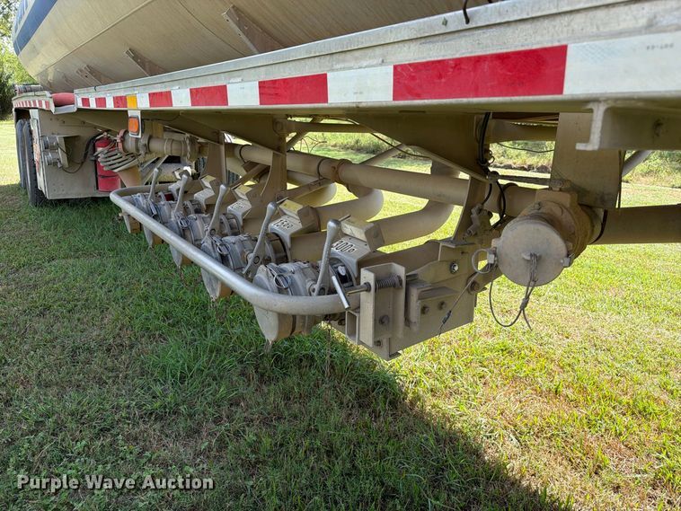 image for item EA7396 2001 Heil Trailer International fuel trailer