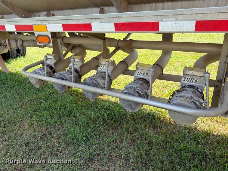 image for item EA7396 2001 Heil Trailer International fuel trailer