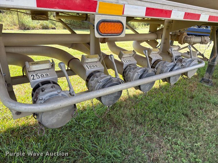 image for item EA7396 2001 Heil Trailer International fuel trailer