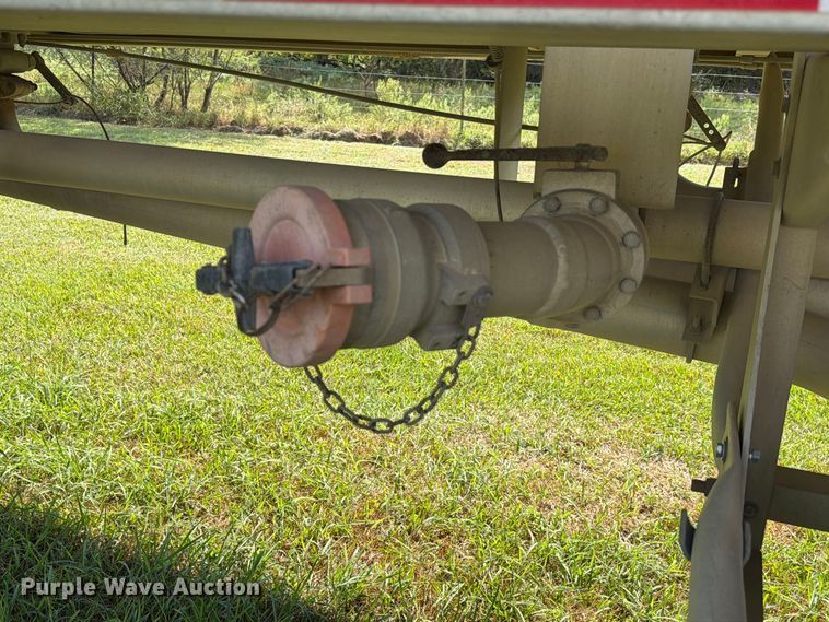image for item EA7396 2001 Heil Trailer International fuel trailer