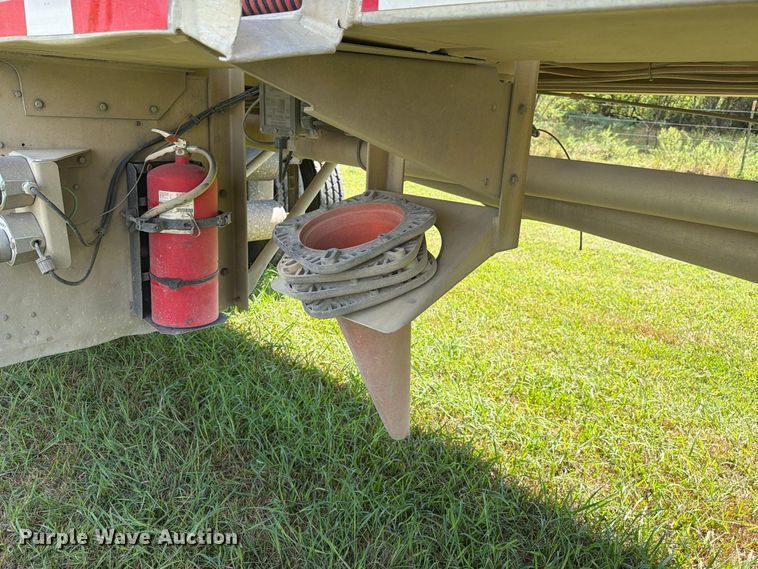 image for item EA7396 2001 Heil Trailer International fuel trailer