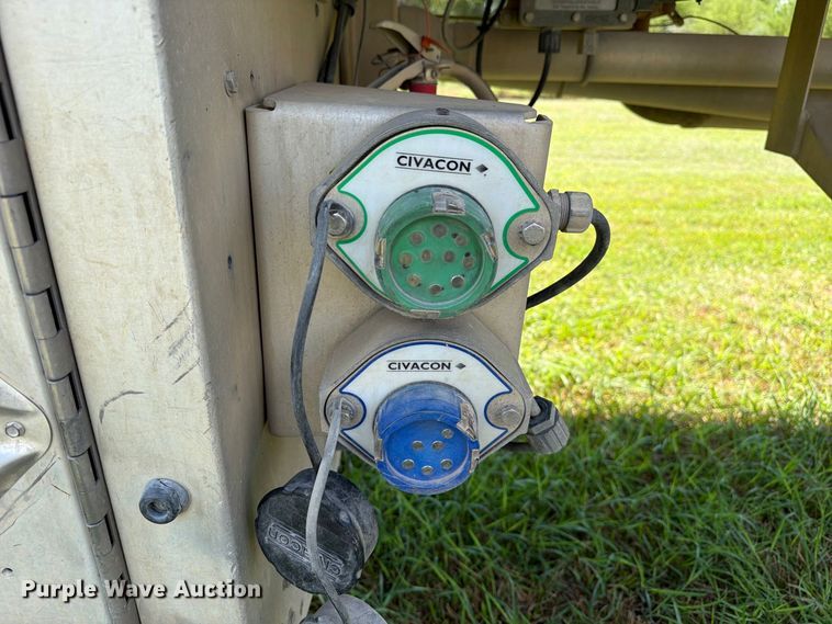 image for item EA7396 2001 Heil Trailer International fuel trailer