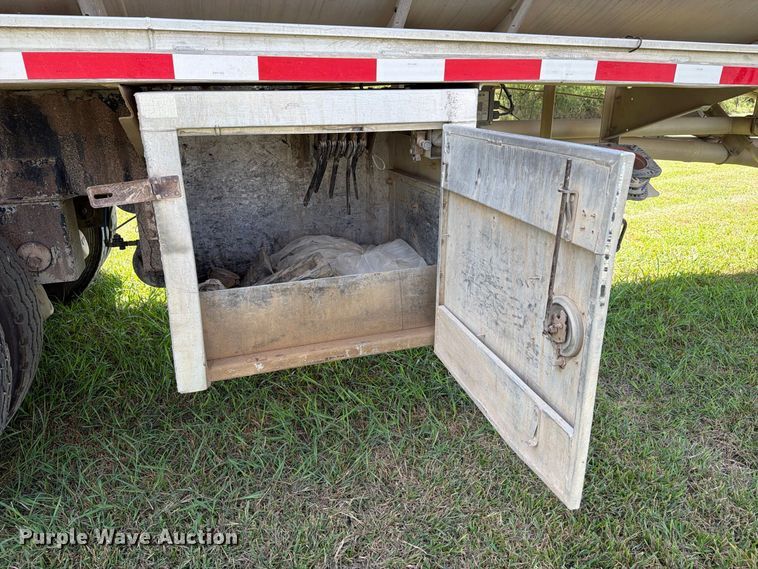 image for item EA7396 2001 Heil Trailer International fuel trailer