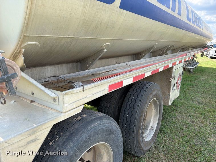 image for item EA7396 2001 Heil Trailer International fuel trailer