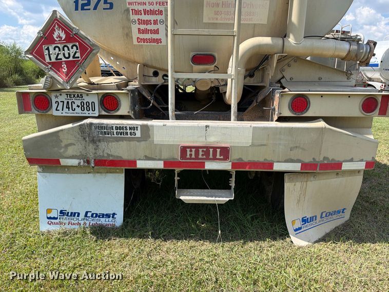 image for item EA7396 2001 Heil Trailer International fuel trailer