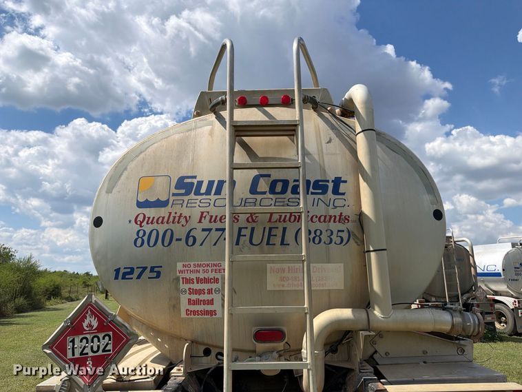 image for item EA7396 2001 Heil Trailer International fuel trailer