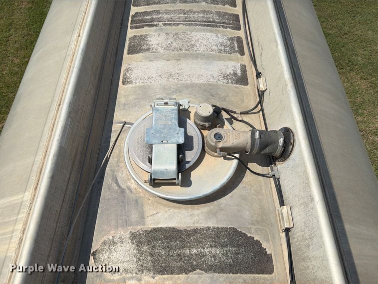 image for item EA7396 2001 Heil Trailer International fuel trailer