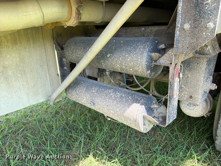 image for item EA7396 2001 Heil Trailer International fuel trailer