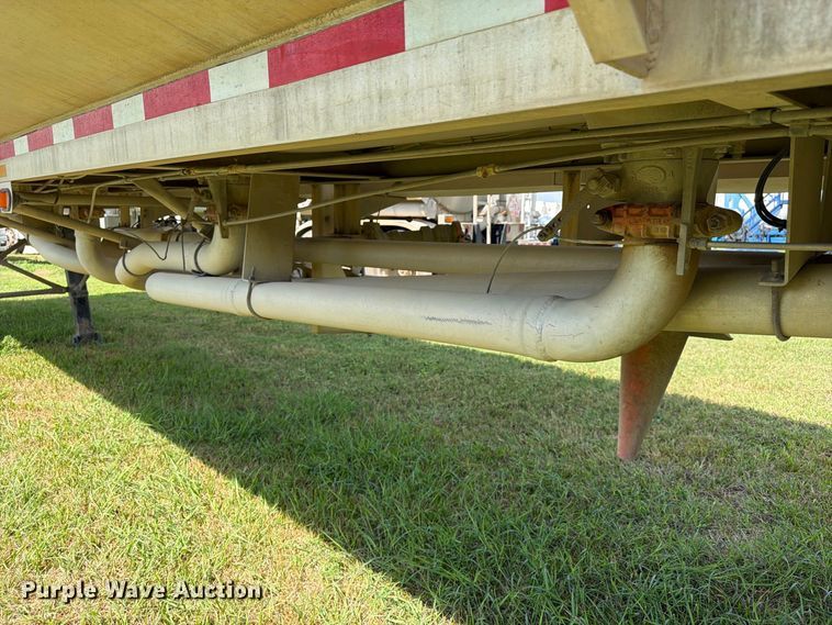 image for item EA7396 2001 Heil Trailer International fuel trailer