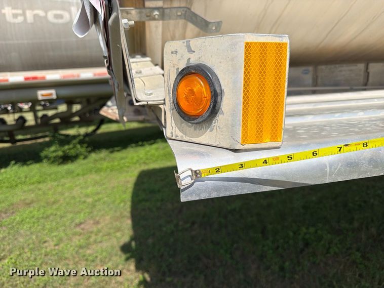 image for item EA7396 2001 Heil Trailer International fuel trailer
