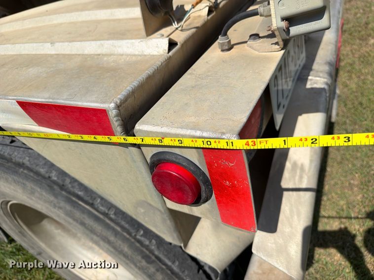 image for item EA7396 2001 Heil Trailer International fuel trailer